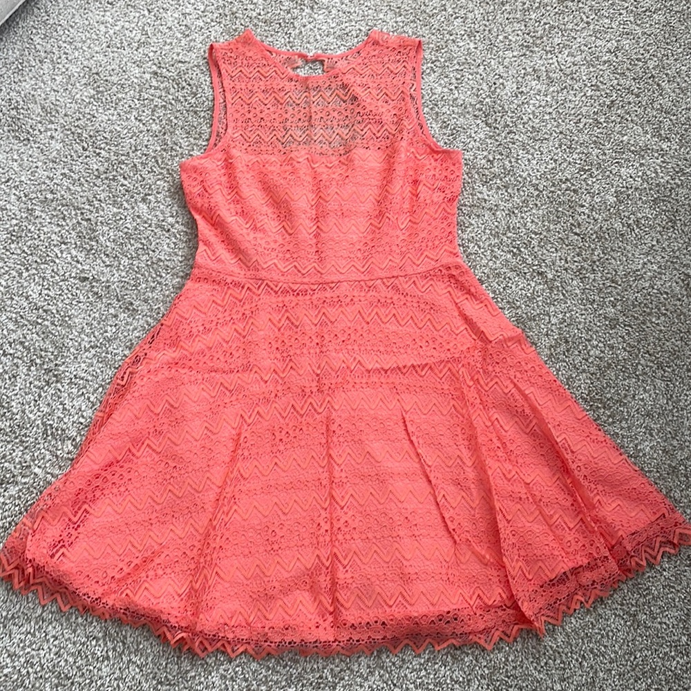 📦 🚚 EVERYTHING MUST GO! Coral Lacy Dress | 6